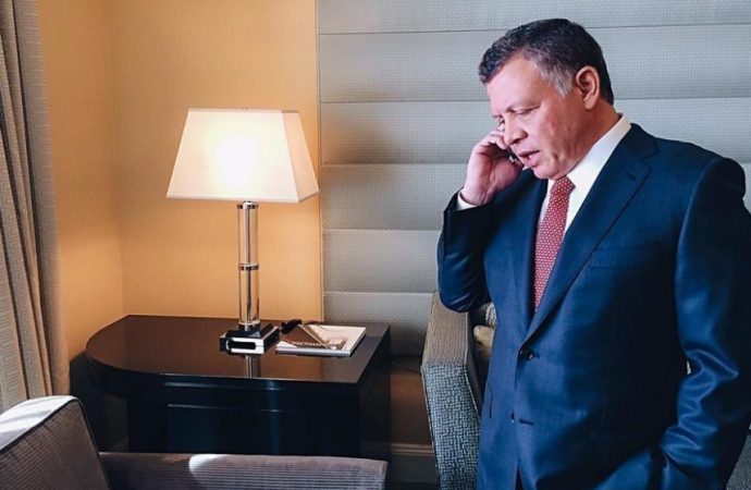 الملك يعزي أسرة الصحفية شيرين أبو عاقلة ويدين الجريمة بحقها