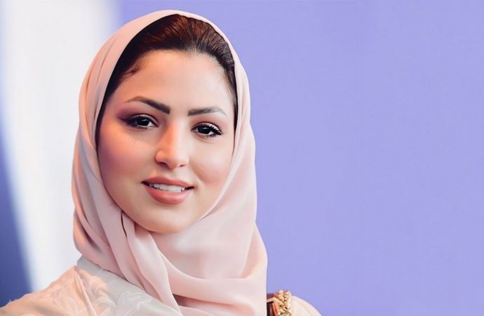 ممثلة تخلع الحجاب أمام الجمهور: «مكنتش عايزة أستفزكم» (فيديو)