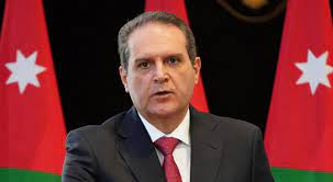 هواري للأطباء: مقتنع بالقرار وتوجهوا للمحكمة