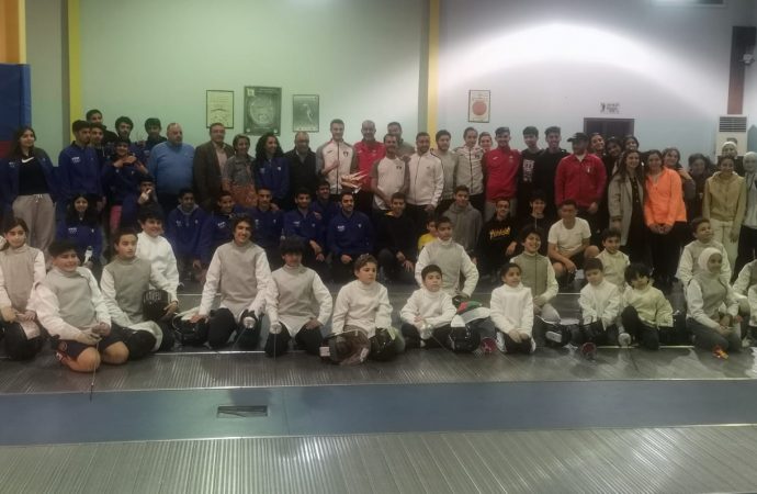 المبارز إياد عودة يحظى بتكريم الأبطال من اتحاده