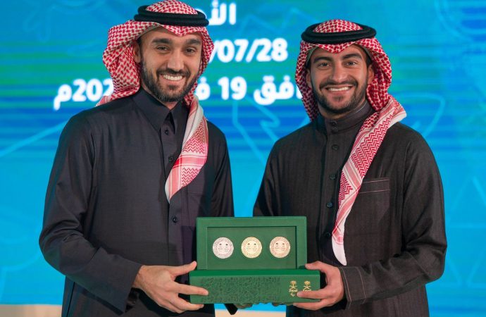 تكريم البطل العالمي يزيد الراجحي لإنجازاته التاريخية في رياضة السيارات السعودية