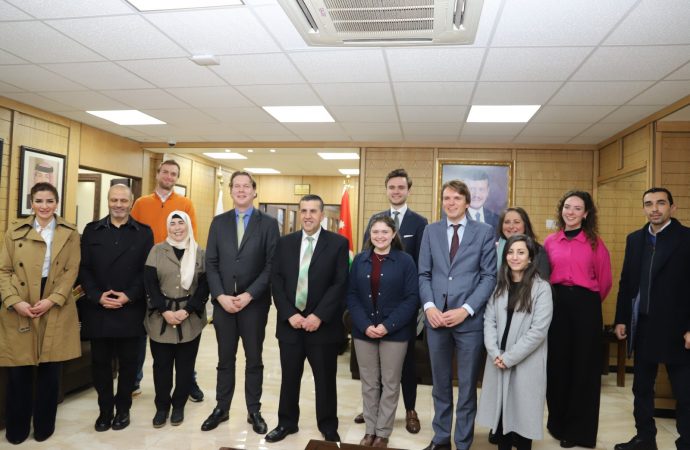 السفير الهولندي للشباب والعمل والتعليم يزور جامعة البلقاء التطبيقية