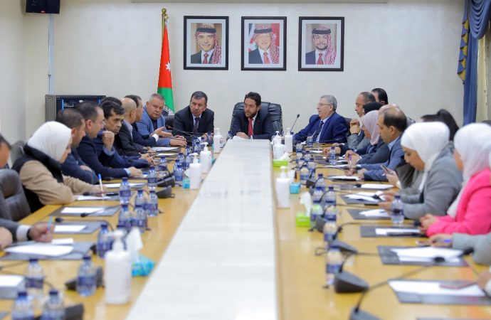 “صحة النواب” تبحث مشاكل وتحديات تواجه قطاع الصيدلة