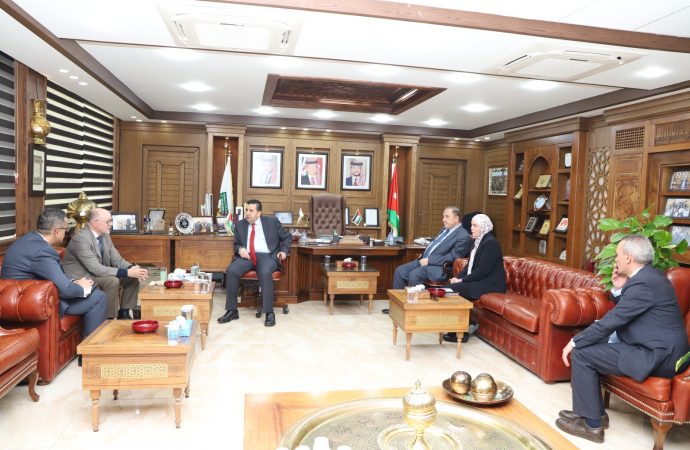 مسؤول مكون التعليم العالي في الوكالة الالمانية للتعاون الدولي يزور البلقاء التطبيقية