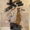 القبض على مطلوب مصنف بالخطر وبحوزته سلاح ناري شمال عمان