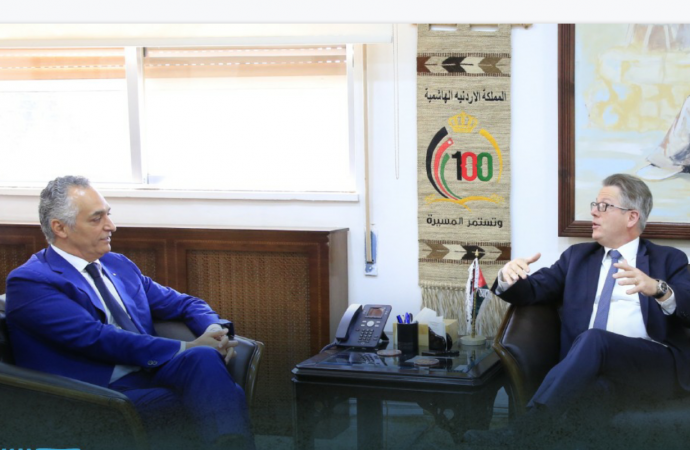 وزير السياحة والآثار يلتقي سفراء فرنسا واستراليا والصين