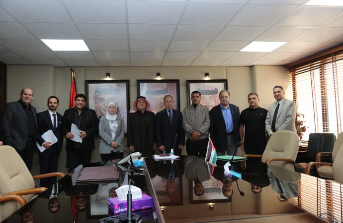 توقيع اتفاقيات تاجير أراضي لاقامة مشاريع استثمارية سياحية للأراضي المطلة على سد الملك طلال