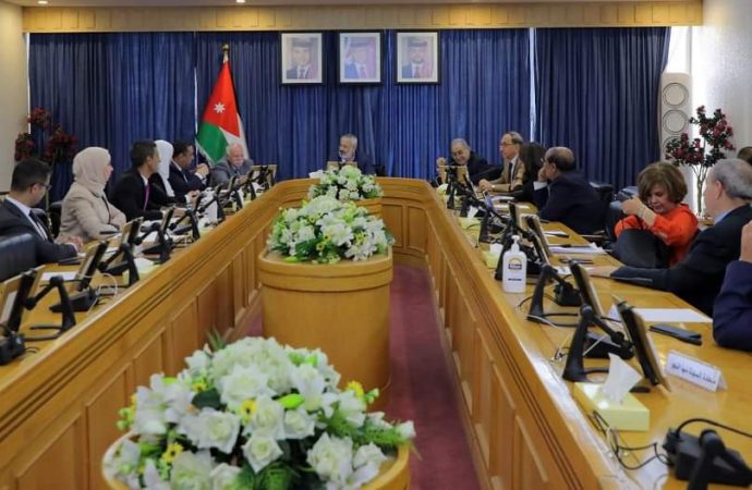خدمات الأعيان تطلع على استراتيجية شركة البريد