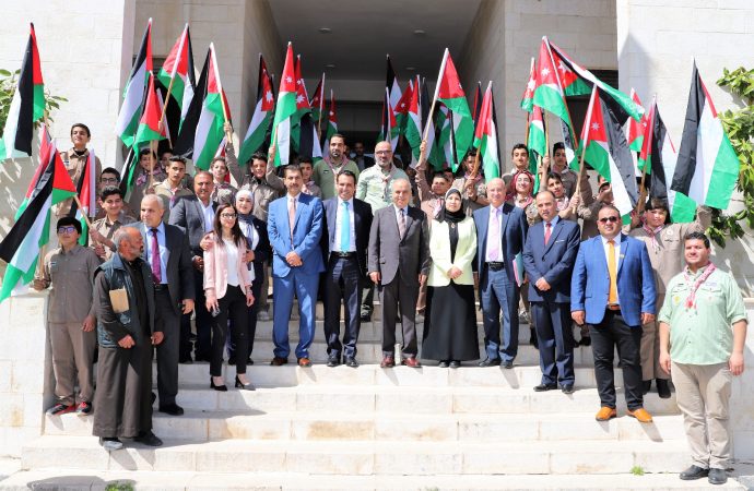 محافظة يرعى احتفال الاسرة التربوية والتعليمية بيوم العلم الاردني