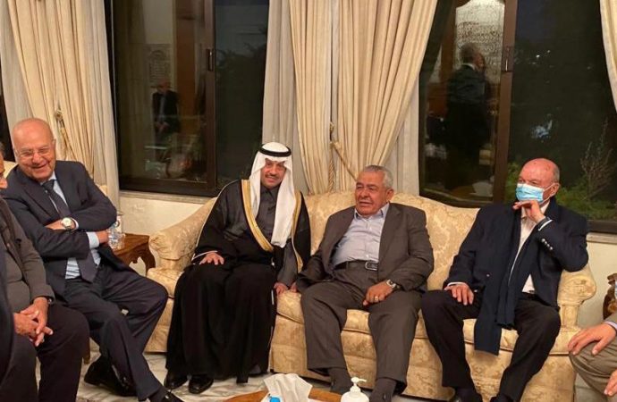 السفير السعودي يقدم واجب العزاء بوفاة دولة مضر بدران