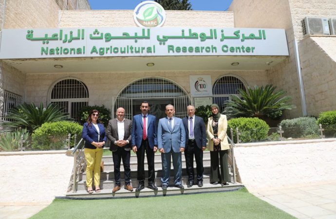 مدير عام الغذاء والدواء يزور البحوث الزراعية