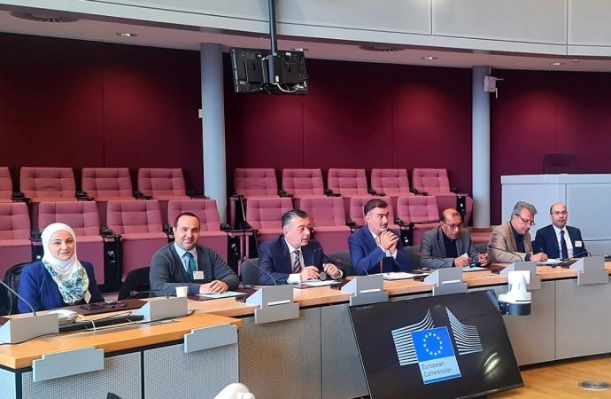 وفد نيابي يلتقي المفوض العام في الاتحاد الاوروبي لدول الجوار