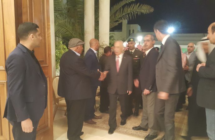 مندوبا عن الملك..العيسوي يقدم واجب العزاء لعشيرة الشوابكة في مادبا