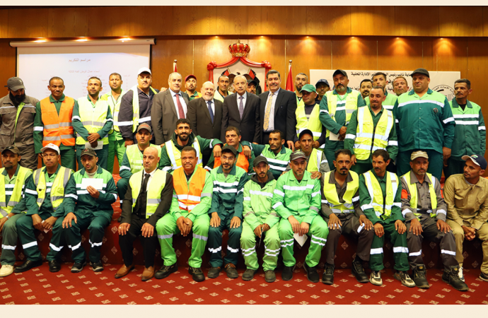 وزير الإدارة المحلية يكرم الفائزين بجائزة أفضل عامل وطن