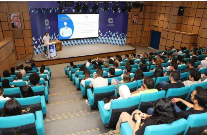 جامعة الأميرة سمية تكرم طلبتها الذين يجمعون بين الدراسة والعمل