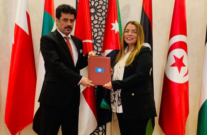 العين عماوي تحصد جائزة المرأة العربية المتميزة