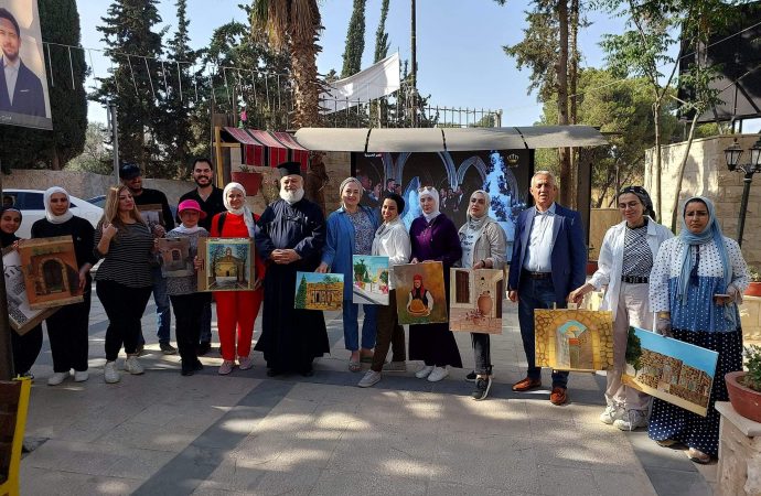 طلبة من معهد الفنون الجميلة يرسمون المواقع السياحية والأثرية في مادبا