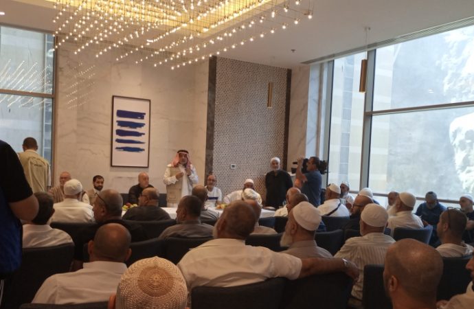 وزير الاوقاف يتفقّد حجاج مسلمي “48” في مكة المكرمة .
