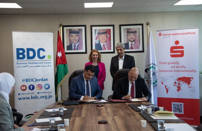 وزارة الزراعة ومركز تطوير الأعمال يوقعان مذكرة تفاهم لتدريب ٣٠٠ مزارع