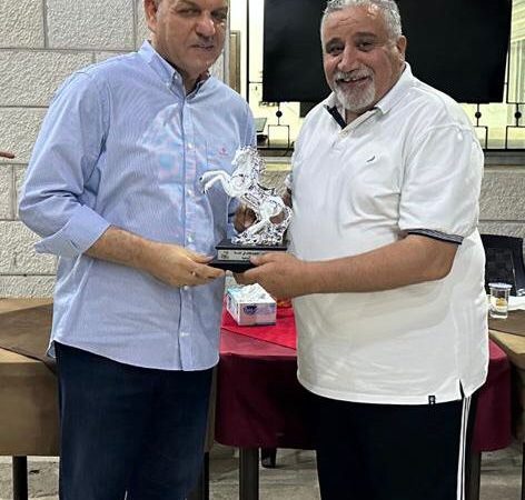 نادي القادسية يكرم مدرب النشامى السابق   عدنان حمد