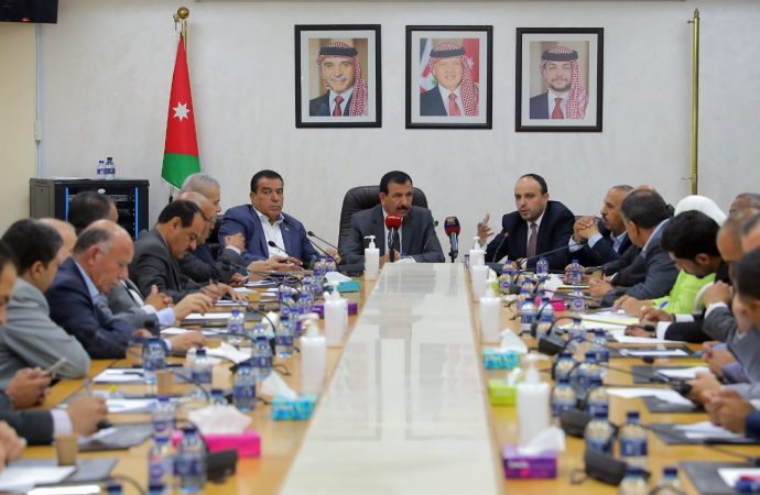 “إدارية النواب” تؤكد ضرورة إنجاح مجالس المحافظات