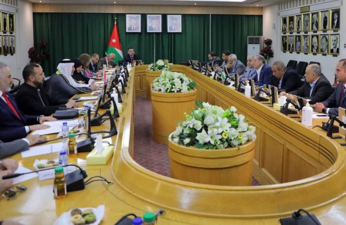 لجنة مشتركة في الأعيان تلتقي وفدا نيابيا عراقيا