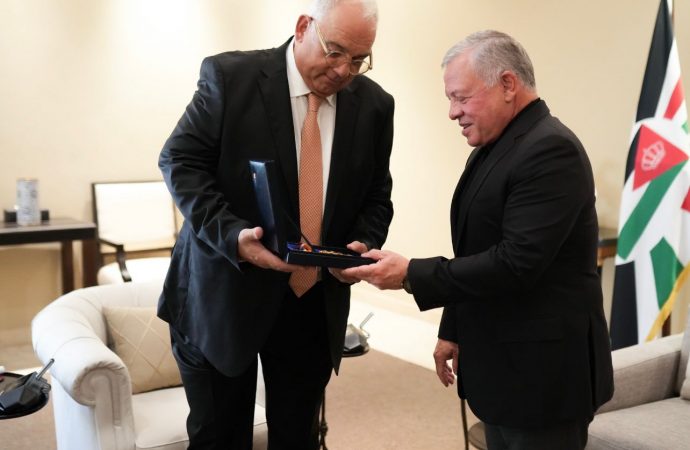 الملك يستقبل رئيس الاتحاد الدولي للمصارعه