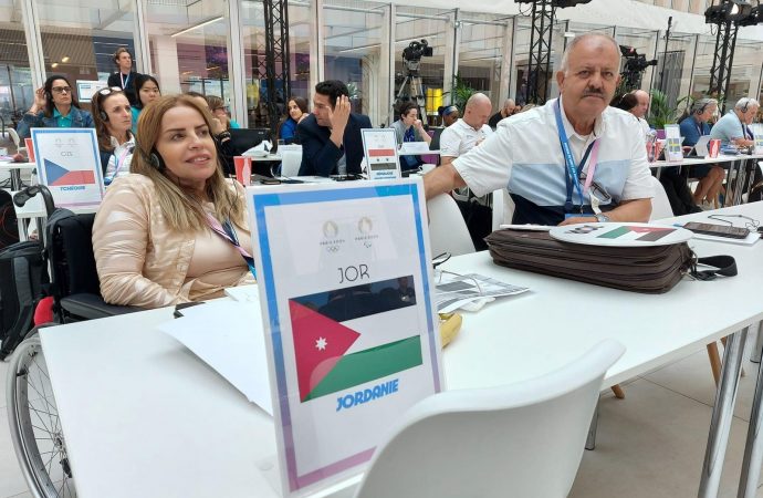 وفد اللجنة البارالمبية يشارك في اجتماعات “بارالمبيك باريس 2024”