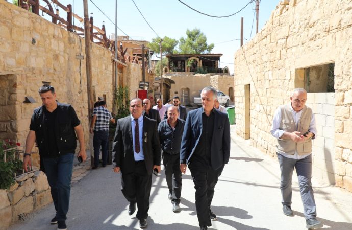 القيسي يؤكد سعي الوزارة للإرتقاء بالمنتج السياحي وتطوير المواقع السياحية في الطفيلة