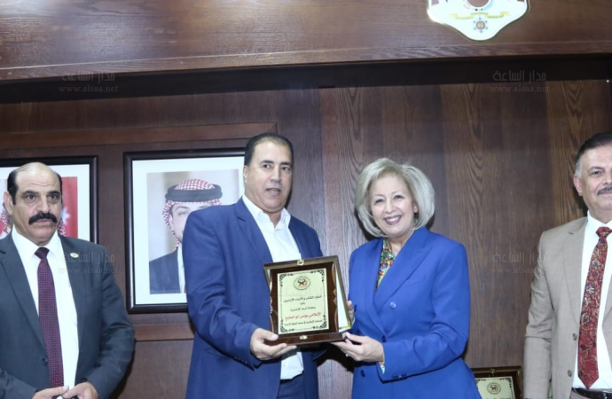 وزيرة الثقافة تُكرّم وكالة الرعد الإخبارية