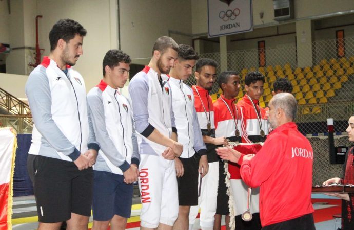 منتخب المبارزة يتوج بالميدالية البرونزية لفرق بطولة غرب آسيا