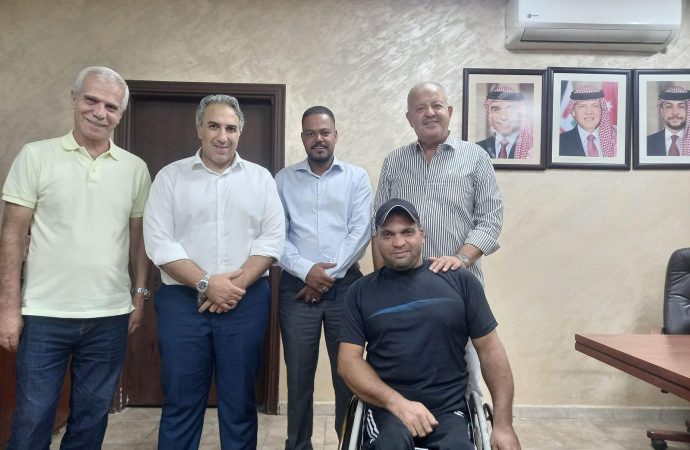 أبو الرز يستقبل وفد نادي الشيخ حسين