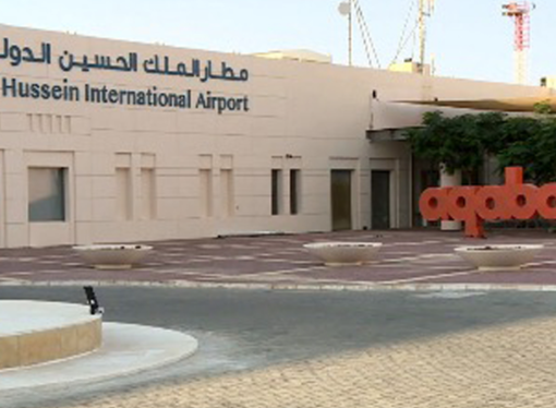طائرتين عارضتين سياحيتين تحطان في مطار الملك الحسين الدولي