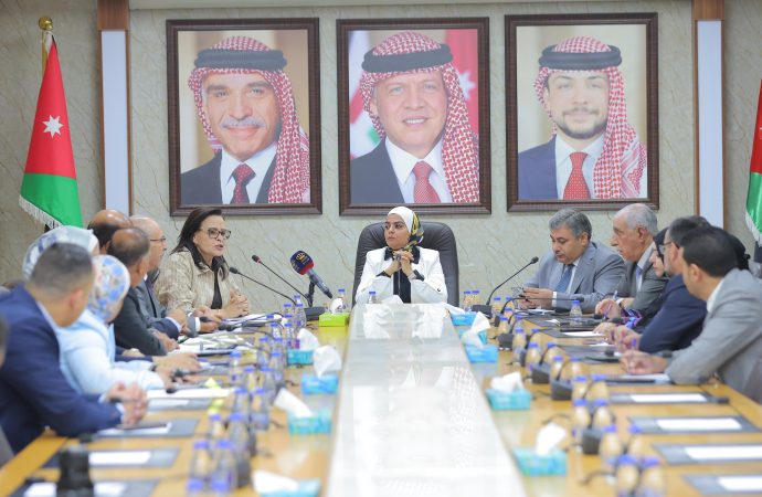 “العمل النيابية” تناقش خطط وزارة العمل للحد من البطالة