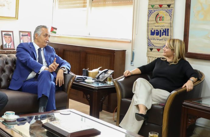 وزير السياحة يلتقي نائبة وزير الخارجية والتعاون الدولي الإيطالي