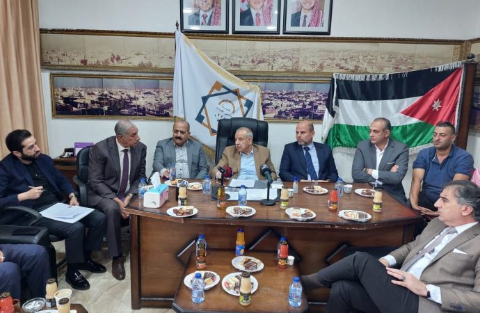 كريشان يلتقي لجنة بلدية بني عبيد في الحصن باربد