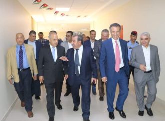 وزير التربية يتفقد عددا من مدارس العقبة
