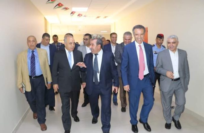 وزير التربية يتفقد عددا من مدارس العقبة