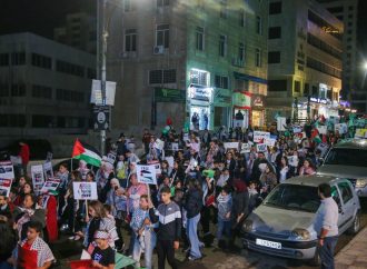 مسيرة للاطفال تطالب بوقف ابادة الاطفال في غزة