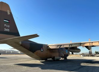 الأردن يرسل طائرة مساعدات غذائية إلى اهلنا في غزة