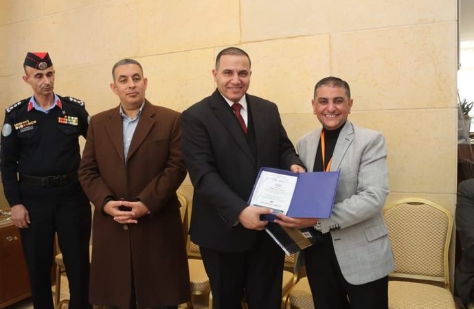 محافظ البلقاء يفتتح جدارية ملتقى السلط الدولي الأول للفسيفساء