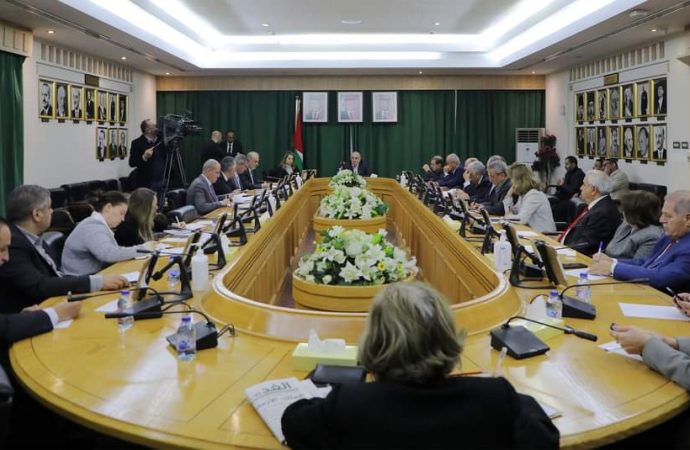 “مالية الأعيان” تبحث الوضع الاقتصادي مع الفريق الوزاري