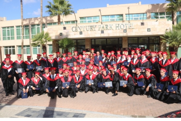 الهندي يرعى حفل تخريج 73 طالباً وطالبة ضمن “التدريب المنتهي بالتشغيل بالقطاع الفندقي”