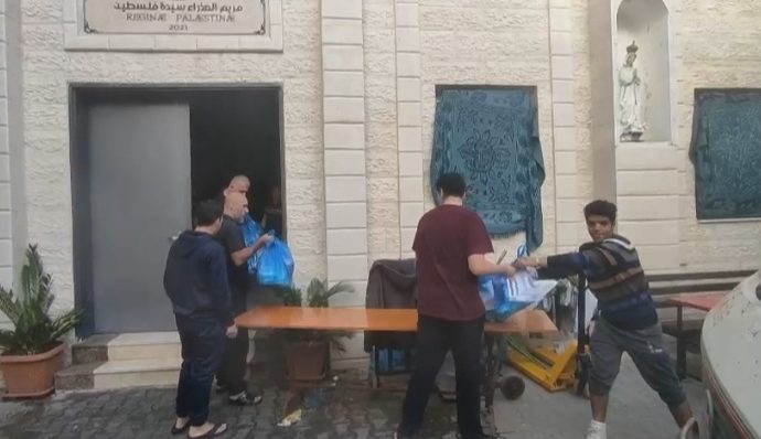 الهيئة الخيرية الهاشمية تقدّم مساعدات ل ٦٢٠ شخصاً محاصراً داخل كنيسة بغزة