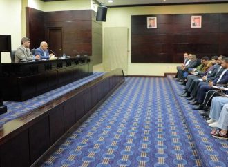 العين البكار يلتقي مجموعة من شباب مشروع الزمالة البرلمانية