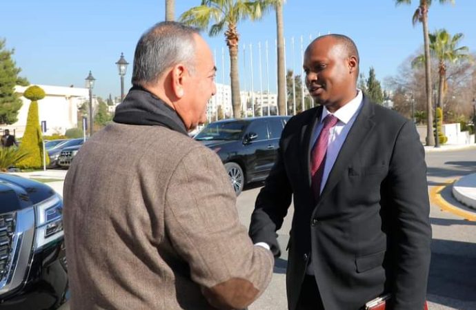 رئيس لجنة السياحة في الاعيان عبدالحكيم  الهندي يلتقي قائم بأعمال سفارة جمهورية روندا”