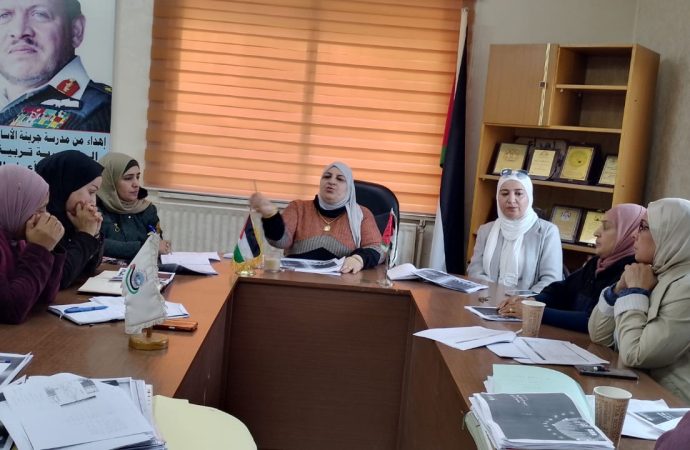 مديرة تربية مادبا ترأس اجتماعا للجنة إدارة الأزمات والكوارث في المديرية