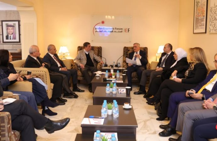 المنتدى الاقتصادي الأردني يعقد جلسة حوارية مع رئيس الجامعة الأردنية