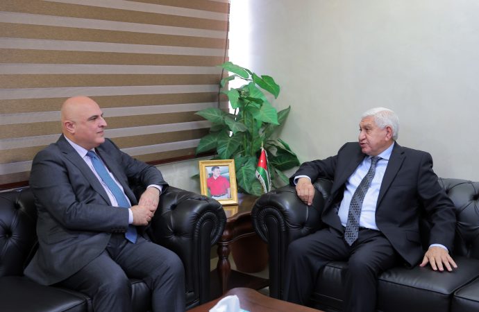 النائب المعايعة يلتقي السفير الاذري