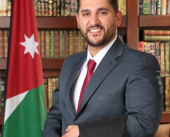 حمزة ابوحشيش ، مبارك الماجستير في ادارة الاعمال بامتياز